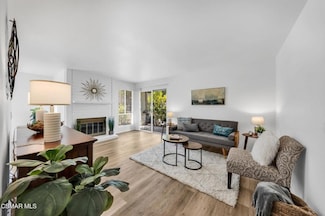 224 Oakleaf Dr Unit 102, Thousand Oaks, CA 91360