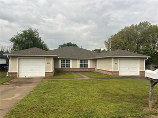2011 Cypress Place Unit A & B, Springdale, AR 72762