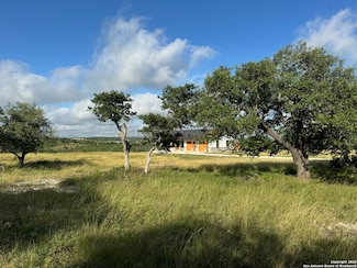 729 Skyline Dr, Blanco, TX 78606