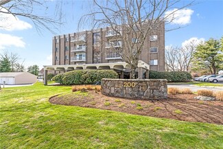 200 Hoffman Ave Unit 405, Cranston, RI 02920