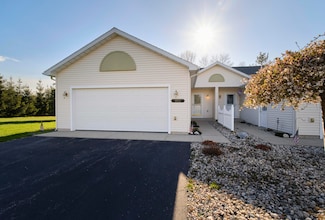 1972 Pine Ridge Dr, Manistee, MI 49660