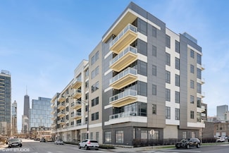 367 W Locust St Unit 403, Chicago, IL 60610