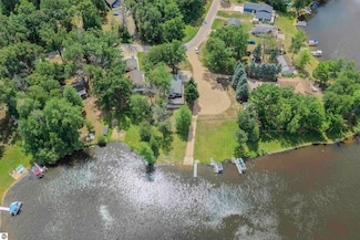 6820 W Shore Dr, Weidman, MI 48893