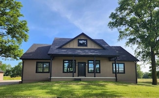 576 E 47 Hwy, Girard, KS 66743
