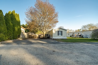 75 Kristen Ln, Wareham, MA 02571