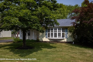 49 Williamsburg Dr, Tinton Falls, NJ 07753