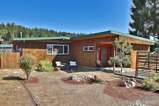 8121 Sandy Hook Terrace, Clinton, WA 98236