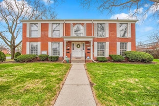 20210 Vernier Rd Unit 2D, Harper Woods, MI 48225