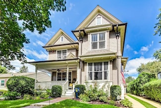 512 Meadow Ln, Libertyville, IL 60048