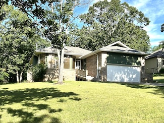 110 Oak Dr, Kimberling City, MO 65686