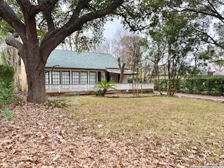 425 Canterbury Hill St, San Antonio, TX 78209