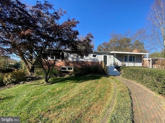 822 Walker Rd, Great Falls, VA 22066