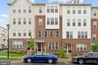 906 California Dr NE, Leesburg, VA 20176