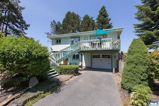 215 Amber Ln, Sequim, WA 98382