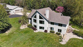 W5416 Highland Dr, New Glarus, WI 53574