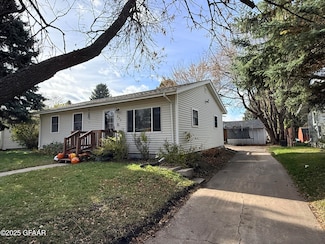622 6th Ave SE, East Grand Forks, MN 56721