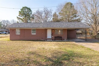 715 Cherry St, Waldron, AR 72958