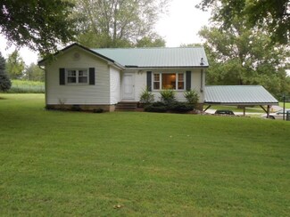 327 N East St, Odon, IN 47562