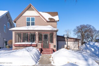 606 Stuart Ave, Crookston, MN 56716