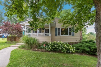 1205 Robin Rd, Dixon, IL 61021