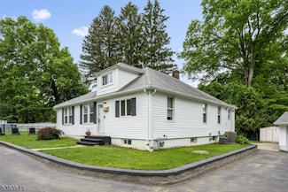 75 Glenwild Ave, Bloomingdale, NJ 07403