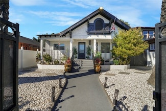 919 919 1/2 W 49th, Los Angeles, CA 90037