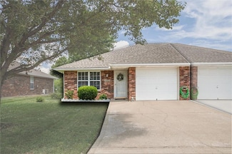 1024 Christie Ln, Grain Valley, MO 64029