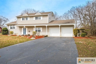 10 Stevens Rd, Kendall Park, NJ 08824
