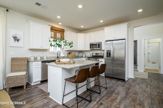 18 Chepstow Rd, Plumsted, NJ 08533