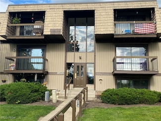 9501 Sunrise Blvd Unit J34, North Royalton, OH 44133