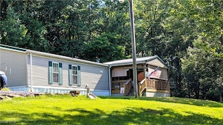 99 Chestnut Ln, New Cumberland, WV 26047