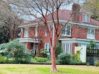 1880 White St, Alexandria, LA 71301