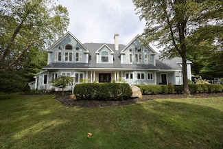 27 Elizabeth Rd, Hopkinton, MA 01748