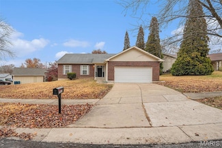 5237 Trailview Dr, Florissant, MO 63033