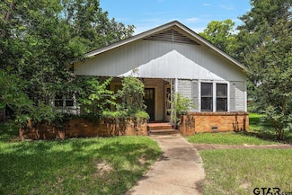 403 N 6th St, Crockett, TX 75835