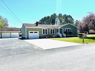 4164 Division St, Chincoteague Island, VA 23336