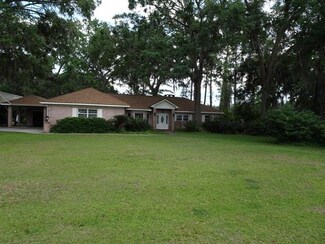 132 Magna Carta Dr, Woodbine, GA 31569