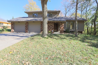 1305 Skyline Dr, Council Bluffs, IA 51503