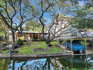 106 Lakeview Dr, Sunrise Beach, TX 78643