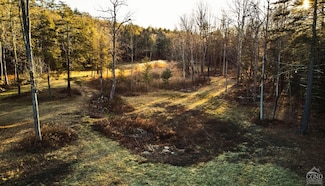 40 Indian Creek Ln, Hyde Park, NY 12580