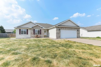 1419 Redwood Dr, Chatham, IL 62629