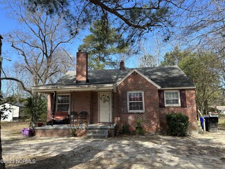 205 Moore St, Clinton, NC 28328