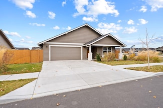 1797 NE 4th St, Redmond, OR 97756