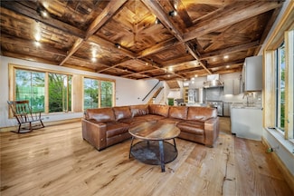 388 Sea View Dr, Warwick, RI 02889