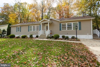 16 Cranberry Dr, Cream Ridge, NJ 08514