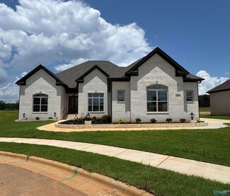 110 Montcliff Dr, Madison, AL 35756