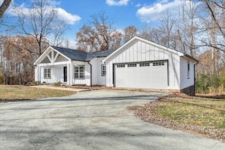 149 Windlass Rd, Moneta, VA 24121
