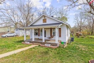 8 Donald St, Park Hills, MO 63601
