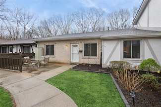 92 Birchwood Rd, Medford, NY 11763