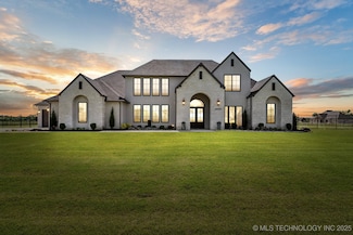 8499 S Timber Wolf Dr, Broken Arrow, OK 74014